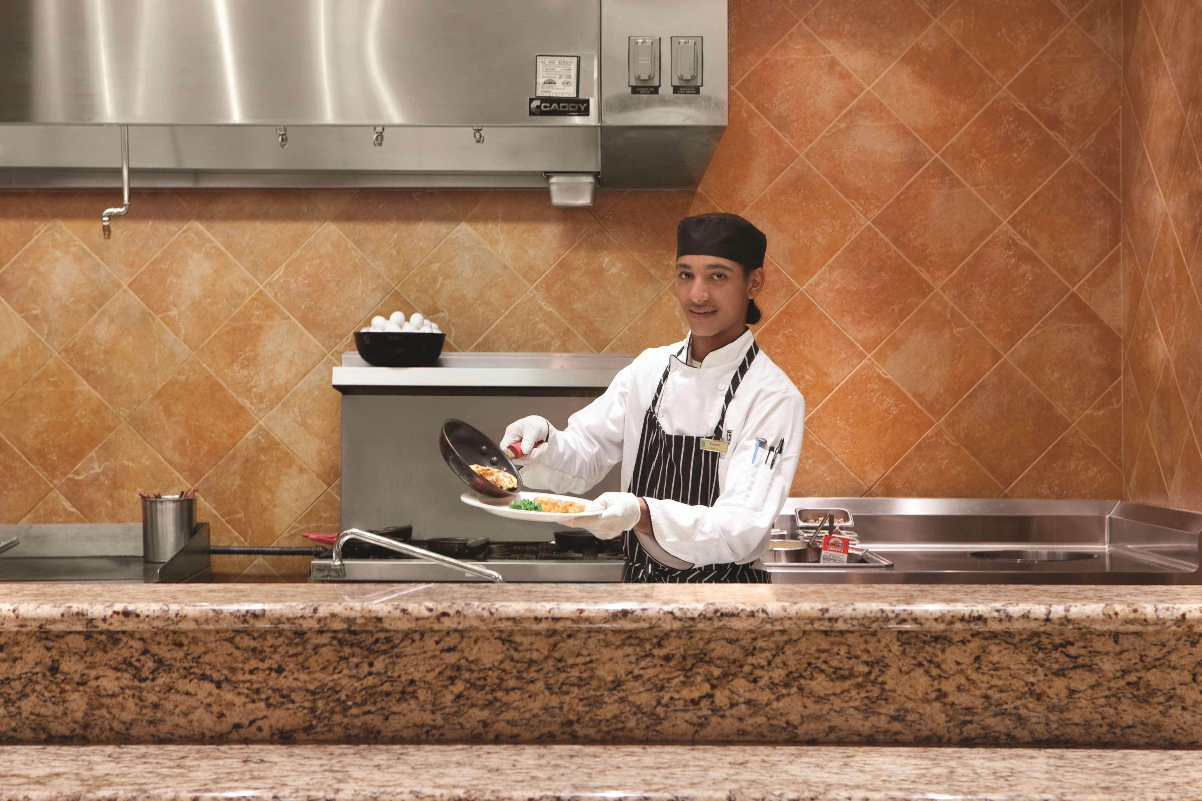 Embassy Suites East Peoria Hotel And Riverfront Conference Center Restaurant foto