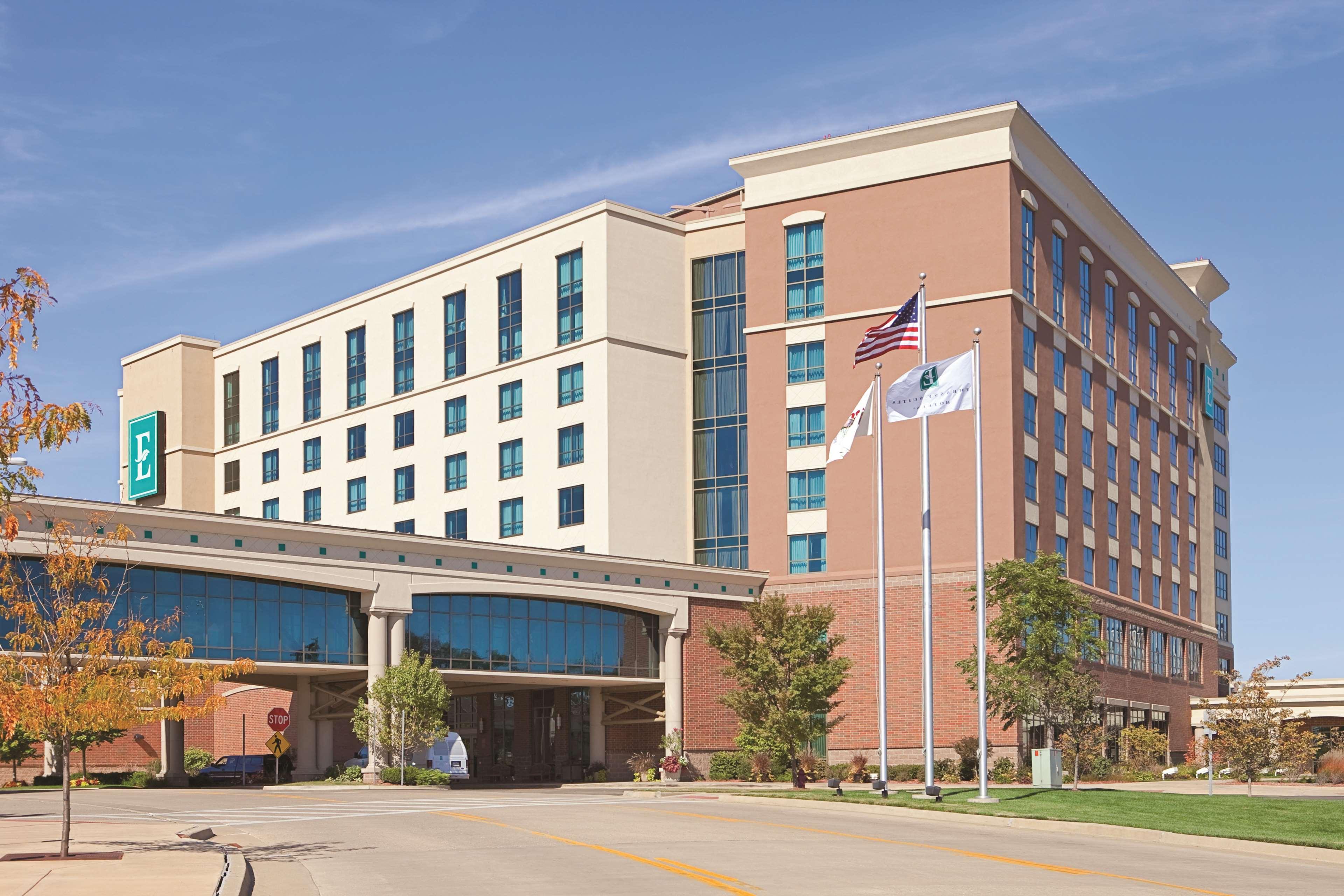 Embassy Suites East Peoria Hotel And Riverfront Conference Center Exterior foto