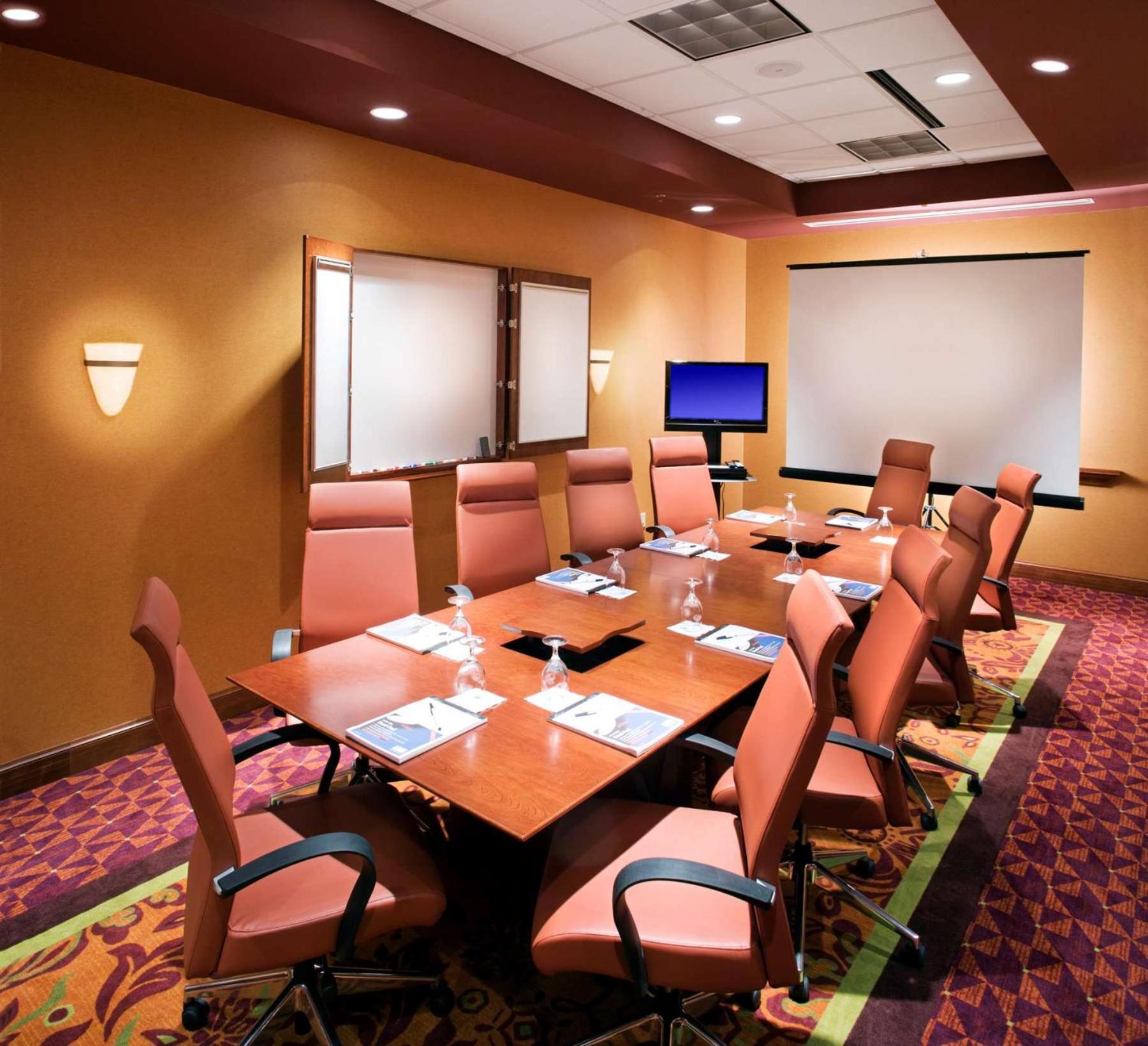 Embassy Suites East Peoria Hotel And Riverfront Conference Center Einrichtungen foto